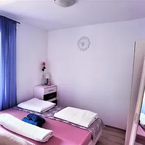 Chloe Apartment