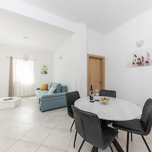 Sergio Apartment