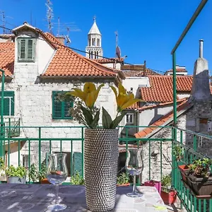 Luxury 2 Bedroom-2 Bathroom & App With Rooftop Terrace Apartment