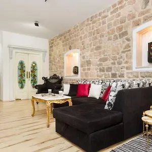 Papalic Palace Apartamento